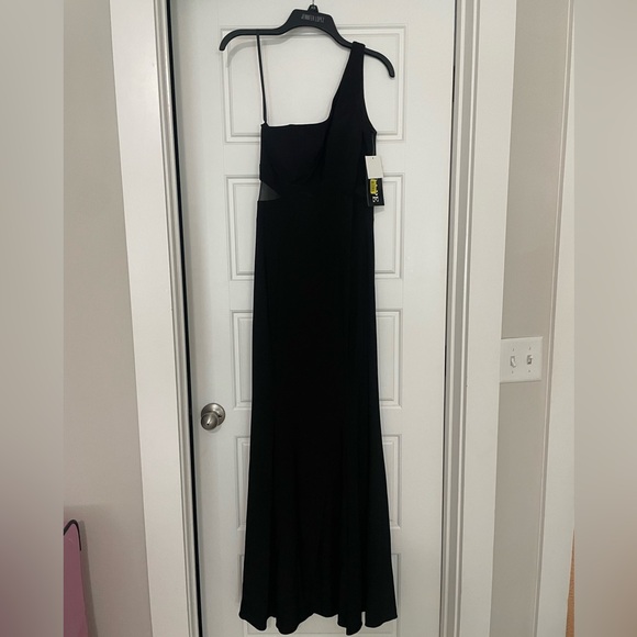 Black One Shoulder Formal Dress - Picture 1 of 4